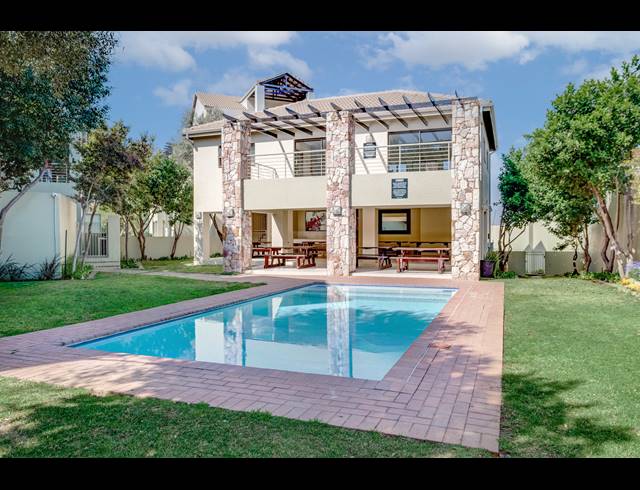 2 BEDROOM APARTMENT FOR SALE IN BRYANSTON